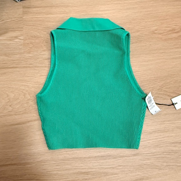 Aritzia Babaton Sculpt Knit Cropped Polo Top Green Size S NWT - Picture 3 of 3
